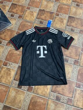 adidas Originals Bayern Munich 2025/26 Third Kit Jersey size M